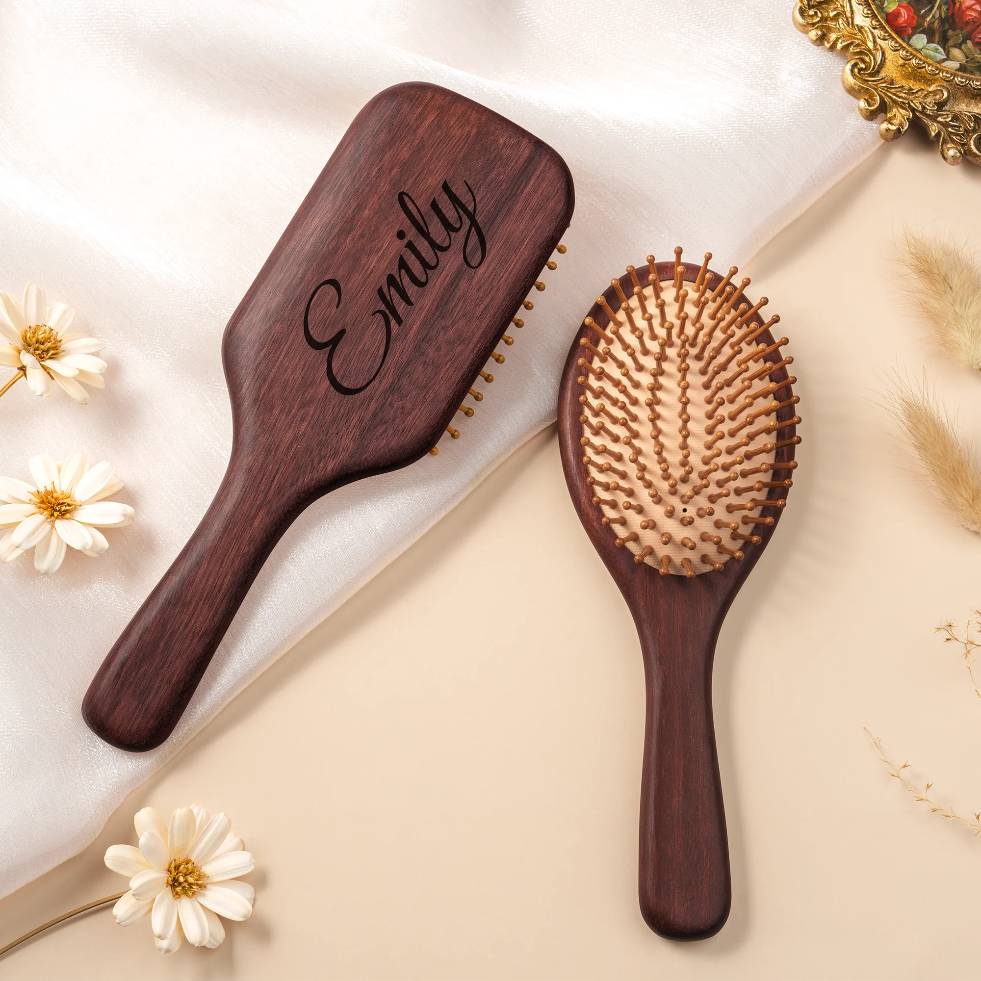 Brosse A Cheveux Personnalisé En Bois De Santal Gravée avec Nom Pour Femme - Image 2