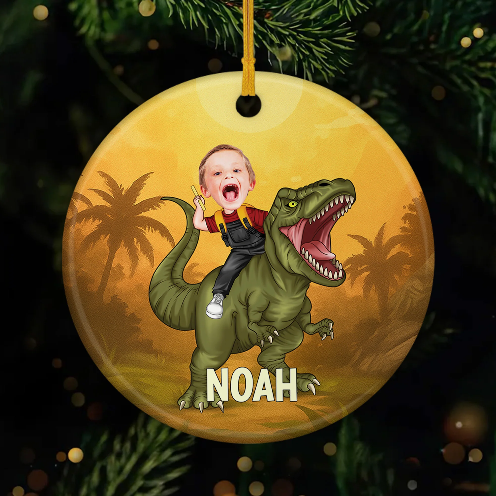 Ornement Céramique Personnalisé Pour Fille/Fils - Enfant Sur Un Dinosaure