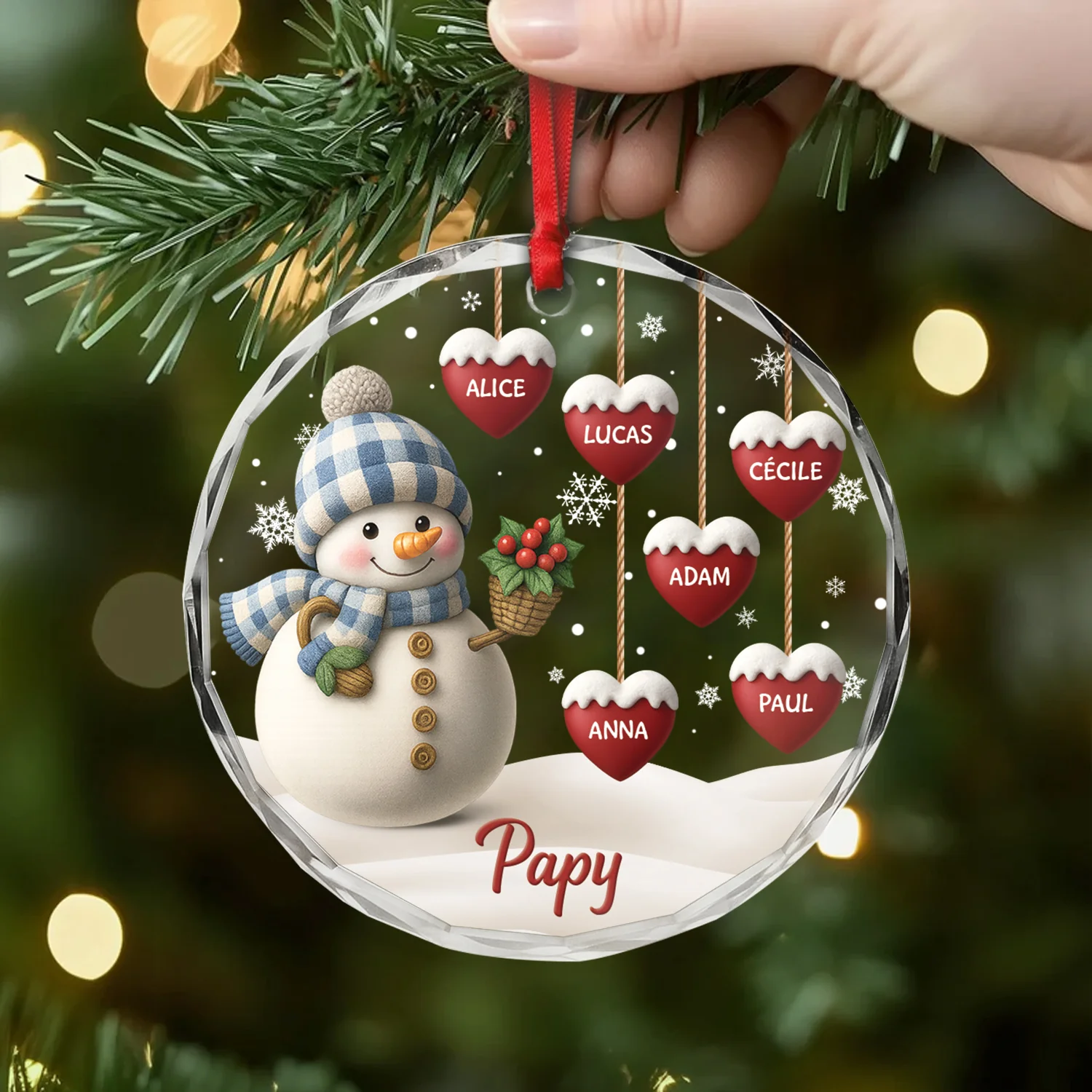 Ornement En Verre Personnalisé Pour Noël - Mamie Bonhomme De Neige Avec Coeurs Rouges - Image 2