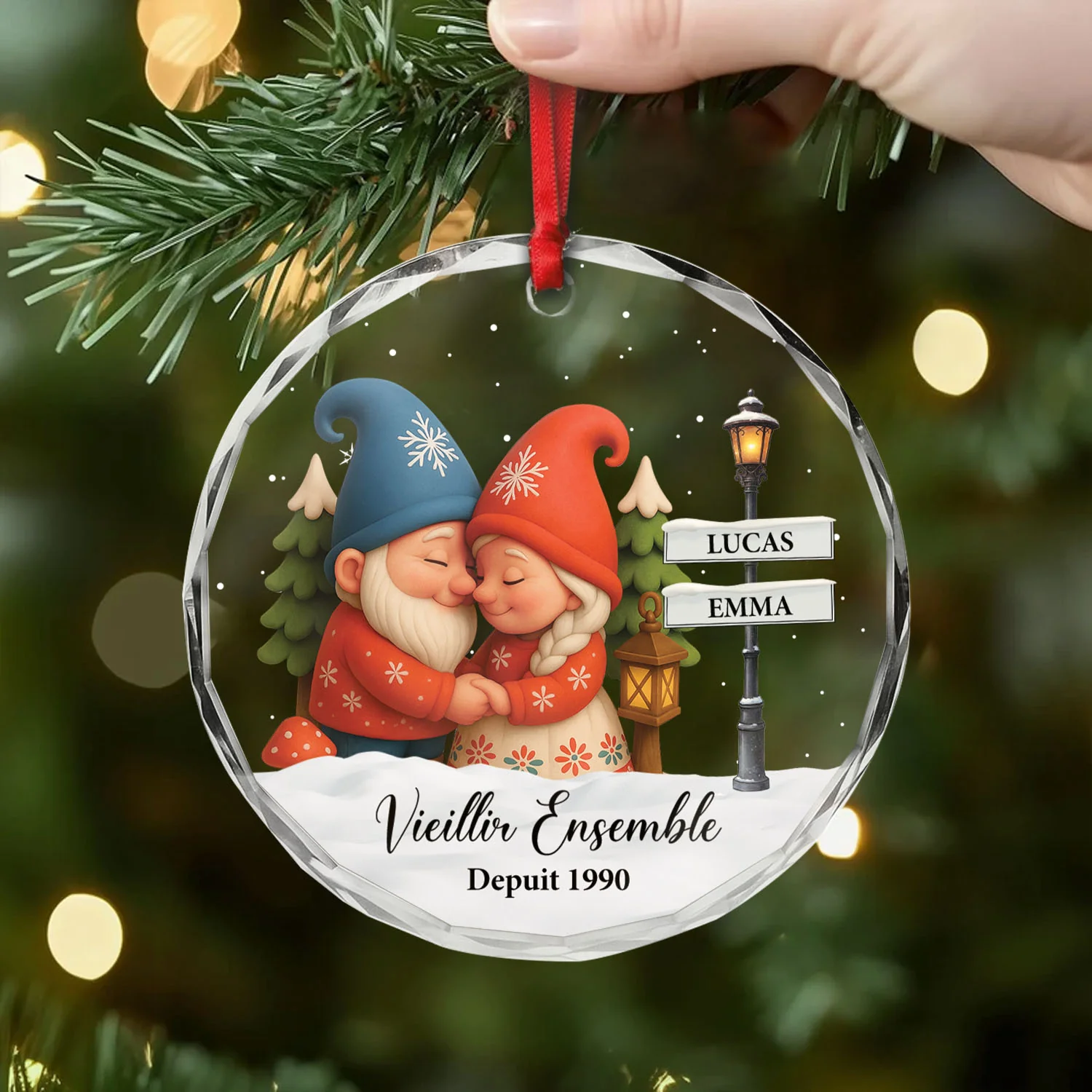 Ornement Noël En Verre Personnalisé - Vieillir Ensemble Couple Gnome - Image 2