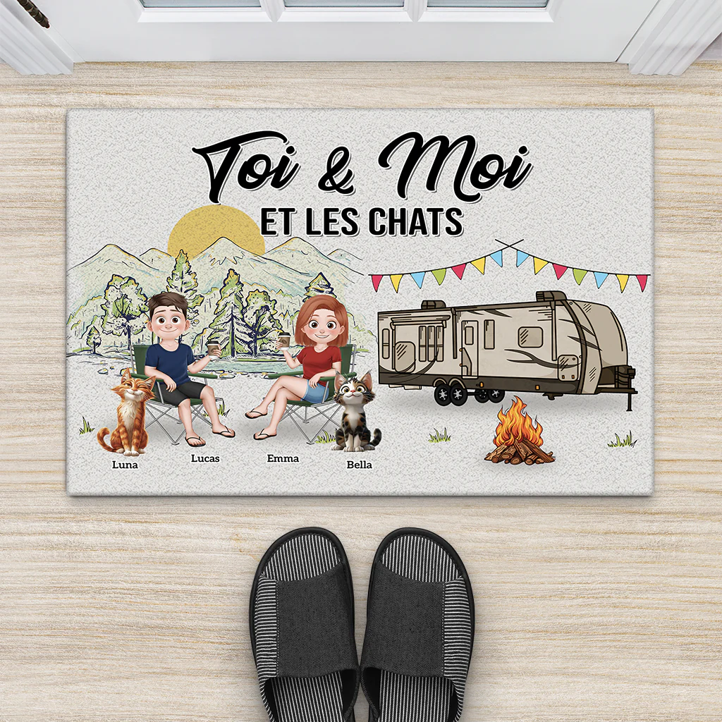 Paillasson Couple Avec Chats Personnalisé – Version Camping - Image 2