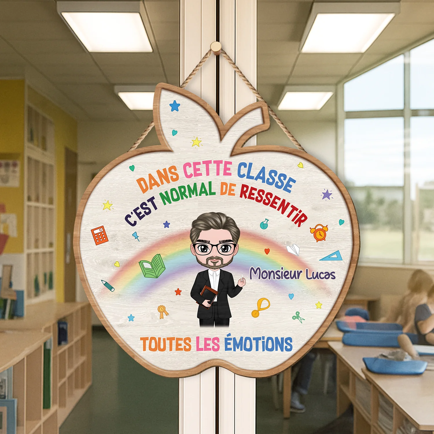 Plaque En Bois Personnalisée À Suspendre - Dans Cette Classe C’est Normal - Image 2