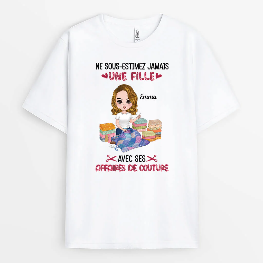 Tee-Shirt Personnalisé Femme – Une Femme Avec Ses Affaires De Couture