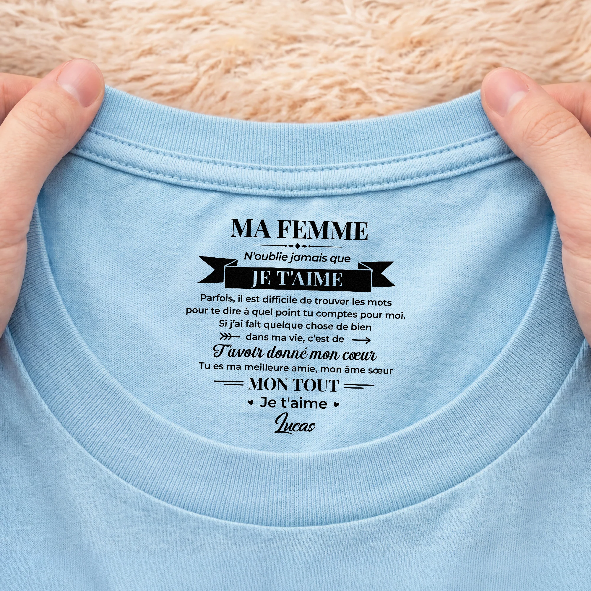 T-shirt Personnalisé Texte À L’intérieur Du Col De Couleur Claire - Cadeau Couple Mon Mari Mon Âme Sœur - Image 2