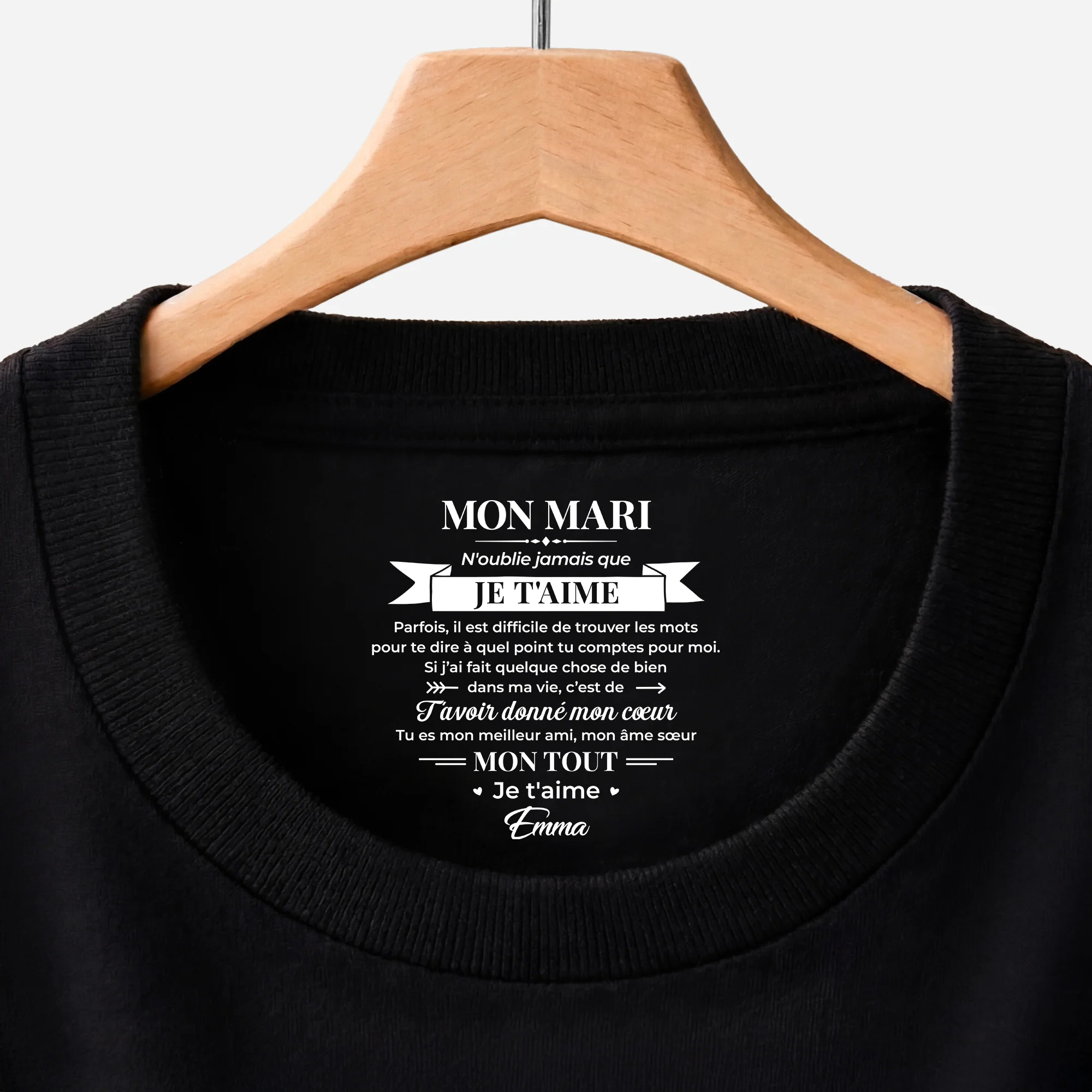 T-shirt Personnalisé Texte À L’intérieur Du Col De Couleur Foncée - Cadeau Couple Mon Mari Mon Âme Sœur