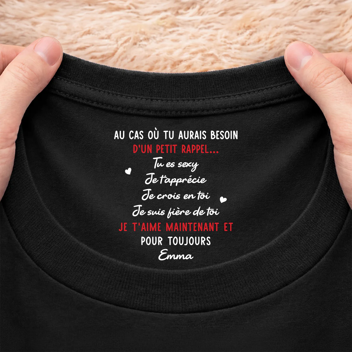 T-shirt Personnalisé Texte À L’intérieur Du Col De Couleur Foncée - Cadeau Couple Petit Rappel - Image 2