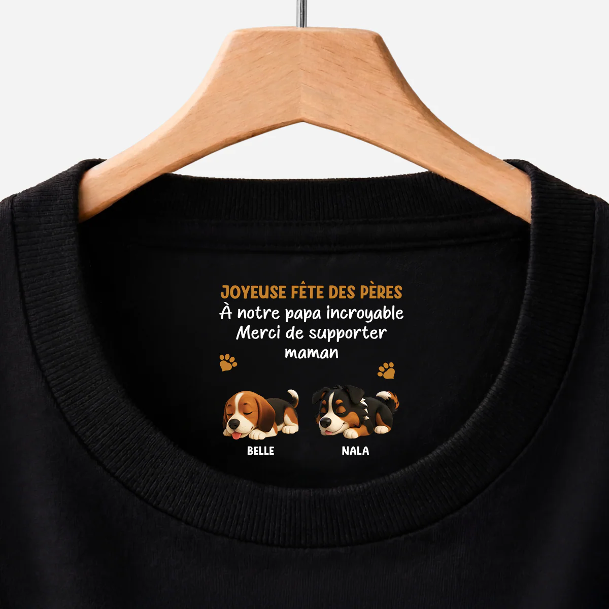 Tee Shirt Personnalisé Chien Avec Texte À L’intérieur Du Col Noir - Joyeuse Fête Des Pères