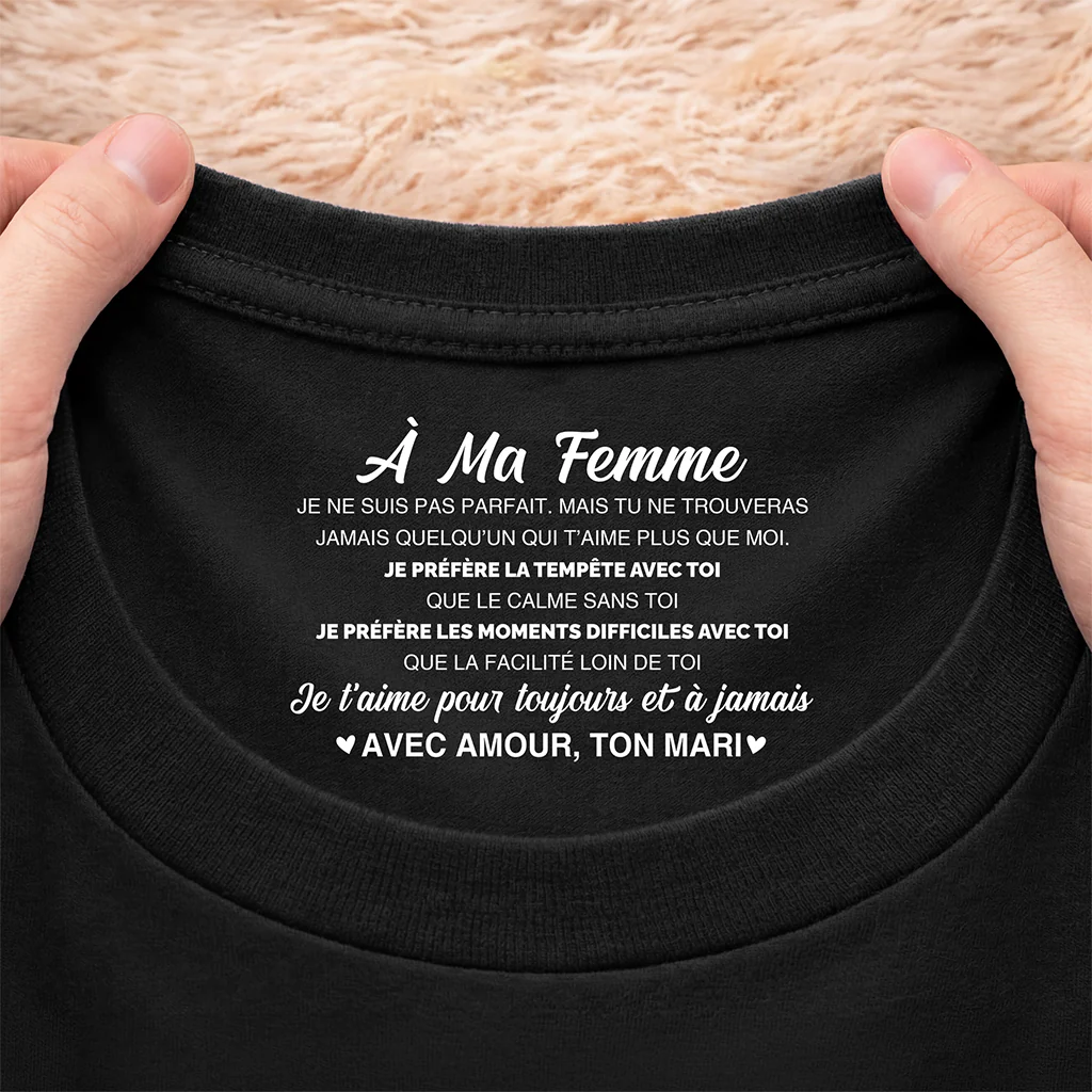 Tee Shirt Personnalisé Couple Avec Message À L’intérieur Du Col Noir - Cadeau À Ma Femme Mon Mari - Image 2
