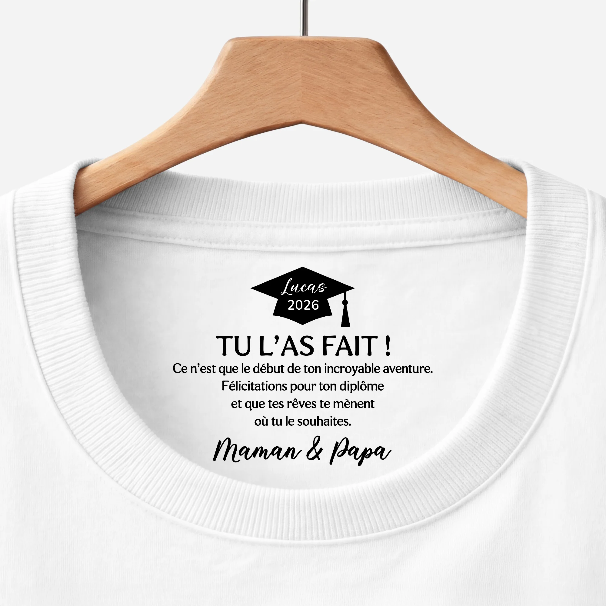 Tee Shirt Personnalisé Femme/Homme Texte À L’intérieur Du Col Blanc - Cadeau Félicitation Pour Ton Diplôme